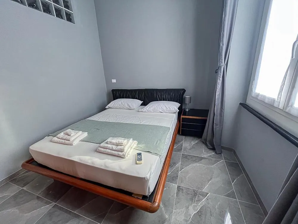 Elohim House Apartment Genoa 0*,